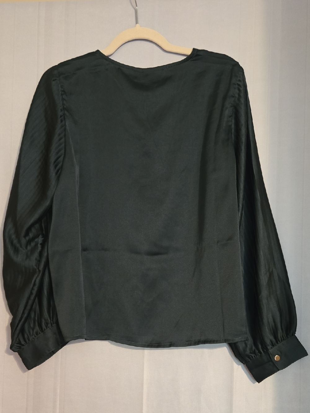 Vero Moda Dark Green V-Neck Blouse with Pleated Sleeves - Short Story - XLP - Picture 6 of 8